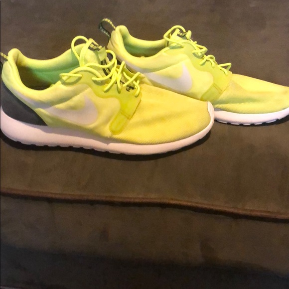 yellow roshes